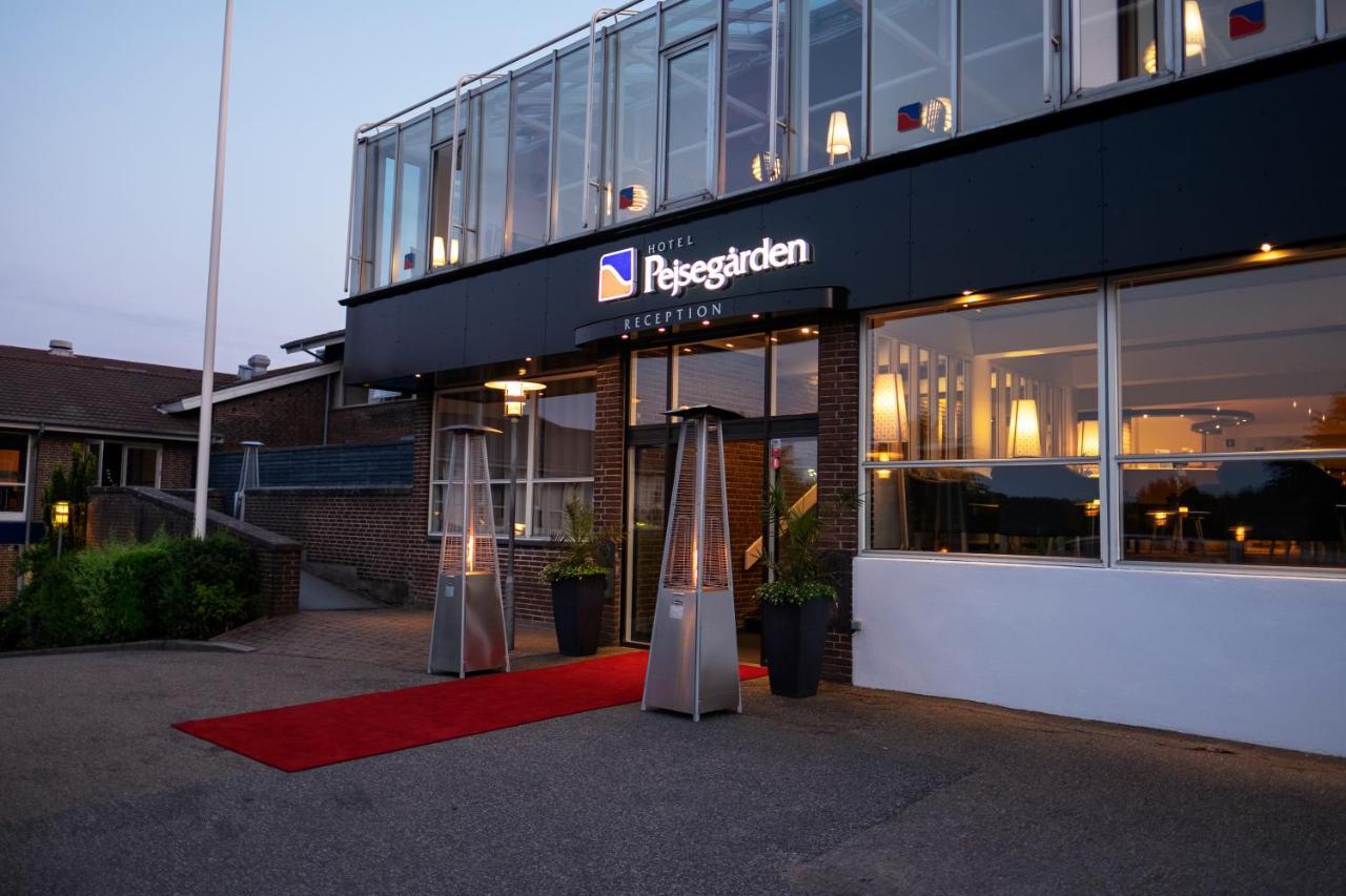 Hotel Pejsegaarden Brædstrup Exterior foto